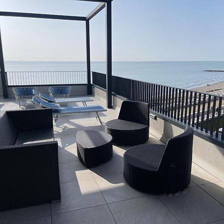 Nuovo Residence Serenissima Frontemare - Agenzia Cocal Каорле Екстериор снимка