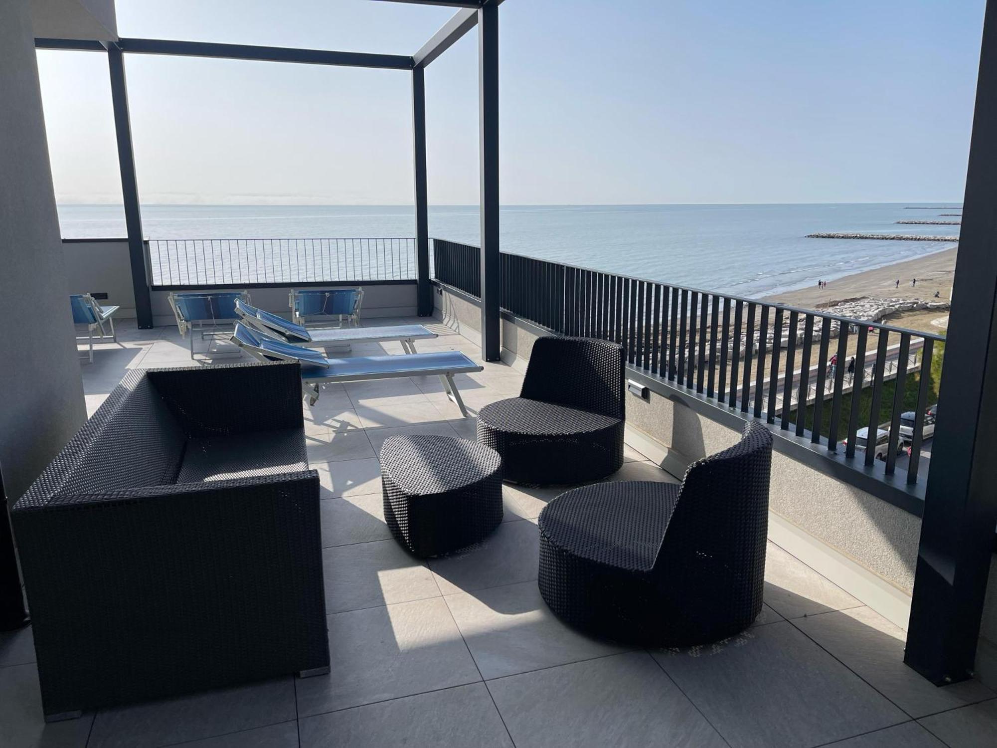 Nuovo Residence Serenissima Frontemare - Agenzia Cocal Каорле Екстериор снимка