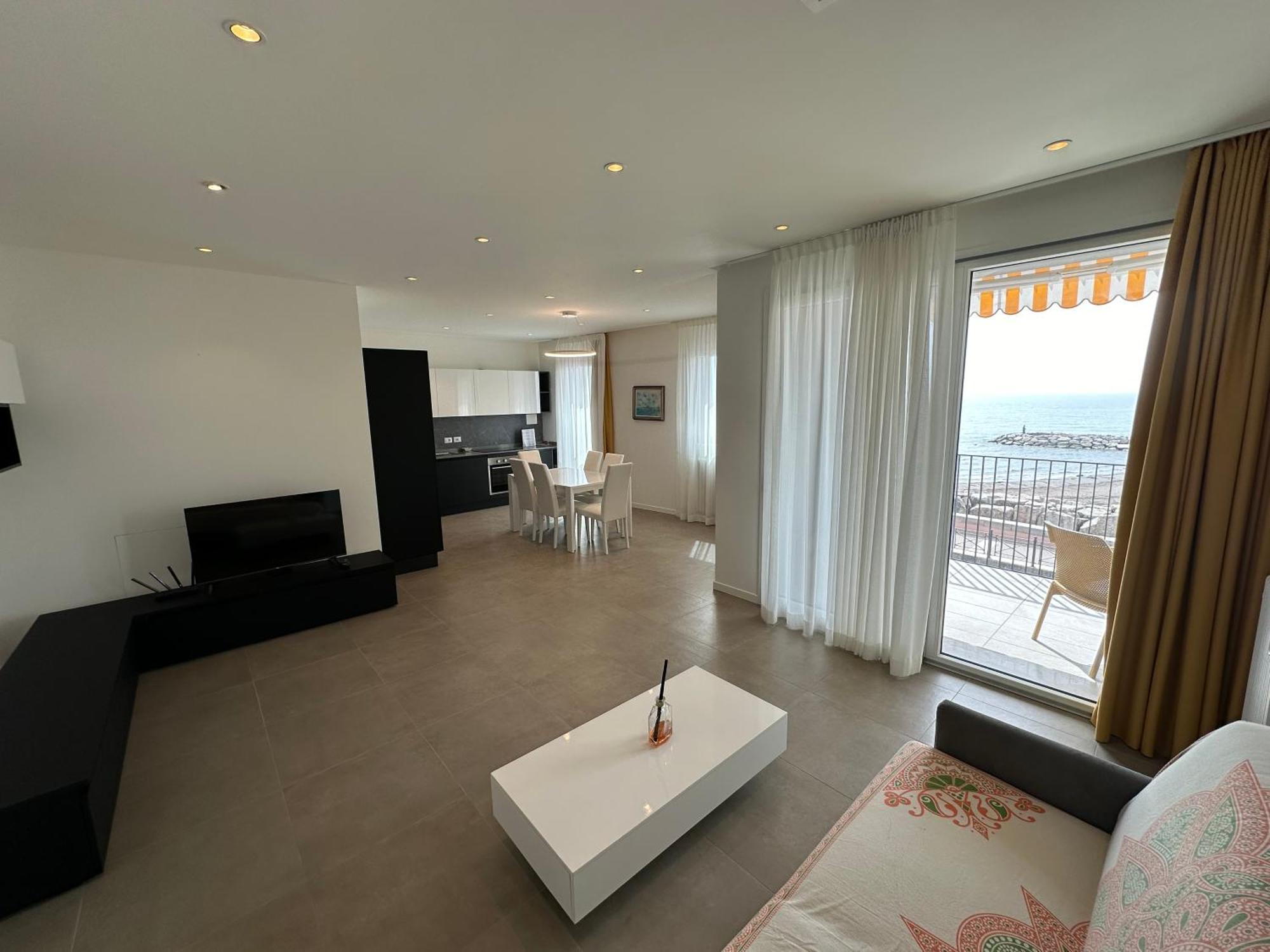 Nuovo Residence Serenissima Frontemare - Agenzia Cocal Каорле Екстериор снимка